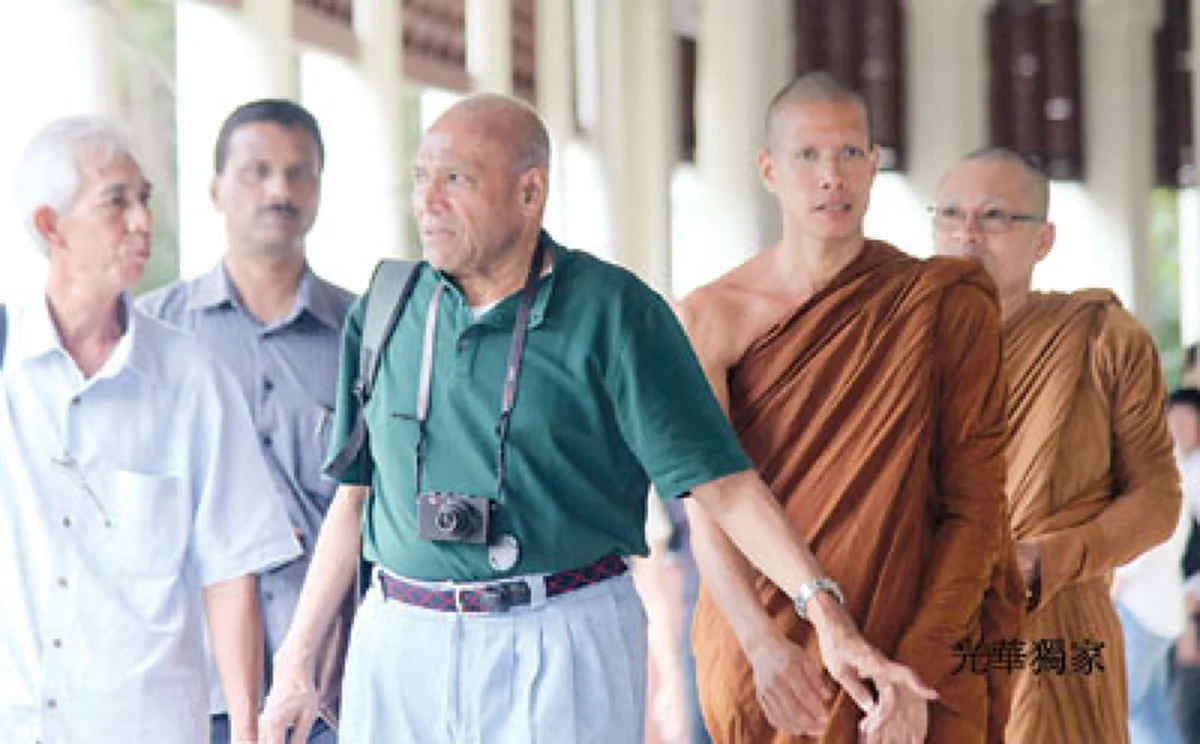 กราบสาธุ! เปิดเรื่องราว พระอาจารย์สิริปันโน ลูกเศรษฐีชาวมาเลยเซีย ที่ยอมทิ้งมรดกกว่า 2แสนล้านบาท! ขอบวชไม่สึก ที่จังหวัดกาญจนบุรี (คลิป)