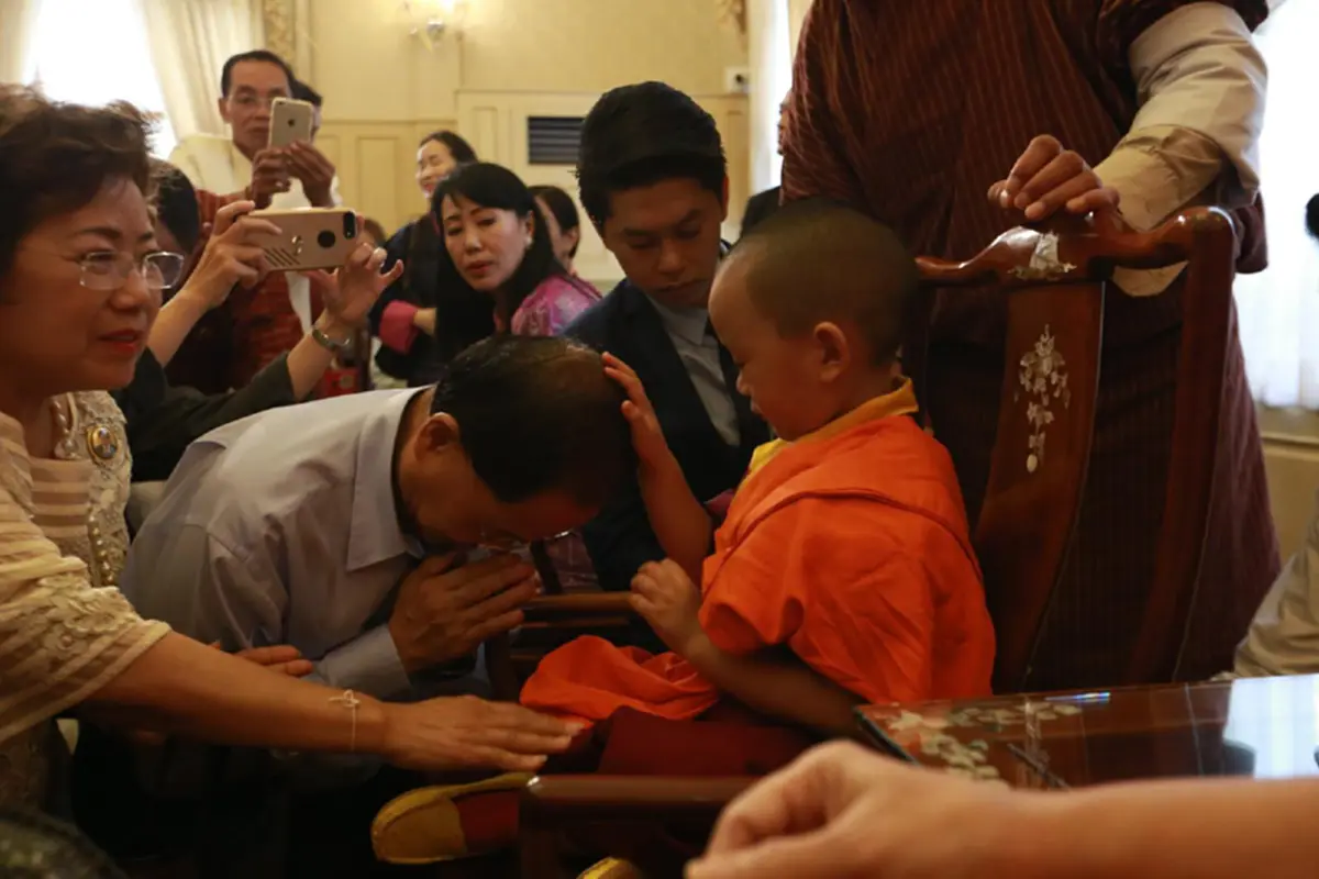 เจ้าชายลามะน้อย หลานชายกษัตริย์จิกมีแห่งภูฏาน ทรงระลึกชาติได้ถึง 800 กว่าปี...ไขข้อข้องใจ ทำไม? การระลึกชาติจึงมักเกิดขึ้นในวัยเด็ก