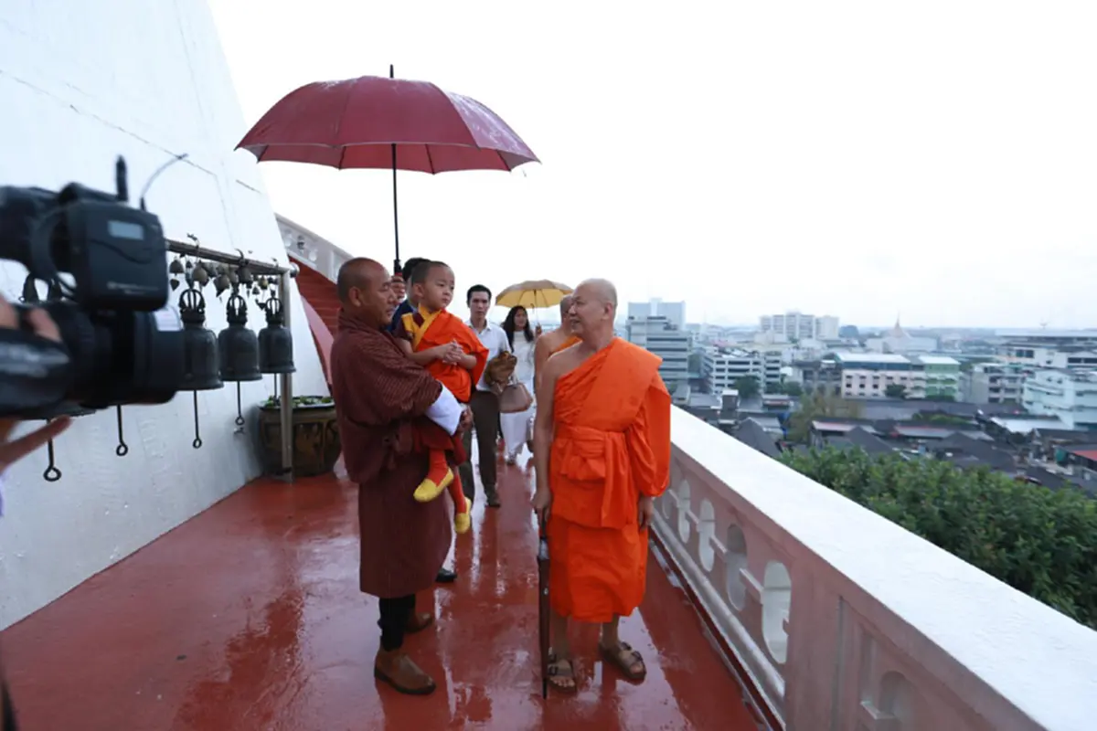 ชาวไทยสุดชื่นใจ! ลามะน้อยหลานกษัตริย์จิกมี แห่งภูฏาน ทรงระลึกชาติได้กว่า 800 ปี เสด็จเยือนวัดสระเกศ สักการะบูชา พระบรมสารีริกธาตุ