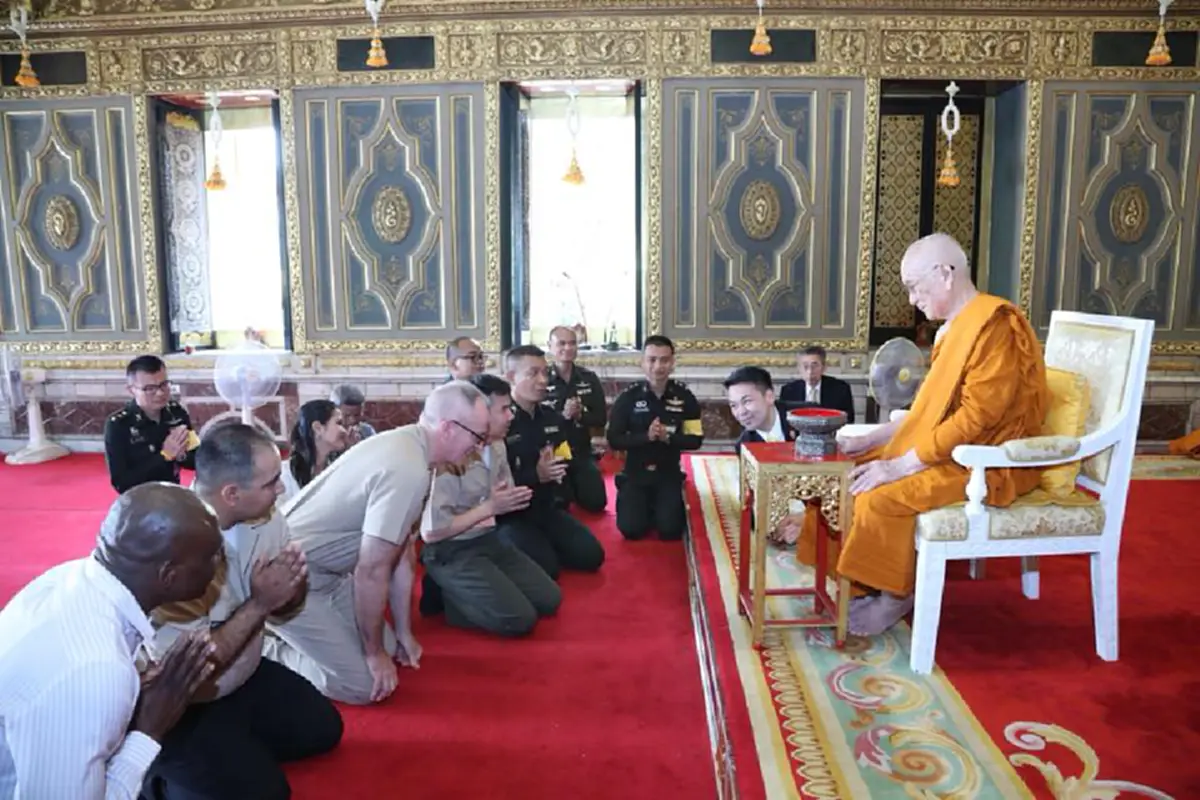 น้อมกราบสาธุการ!! "อนุศาสนาจารย์แห่งกองทัพสหรัฐ" เฝ้าถวายสักการะและขอประทานพร จาก "สมเด็จพระสังฆราช" โอกาสเข้ารับการฝึก!!
