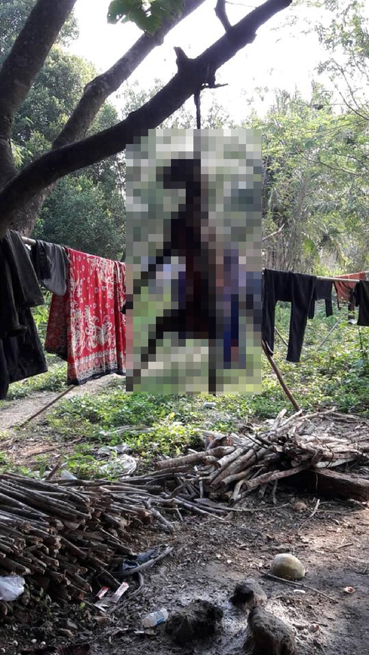 "เจ้าศรเพชร"หมาสุดรักหายออกจากบ้าน เจ้าของตระเวนตามหาโชคดีเจอ..แต่ผงะในแคมป์เขมรพบซุปหัวสุนัข อีกตัวเป็นซากถูกเผา