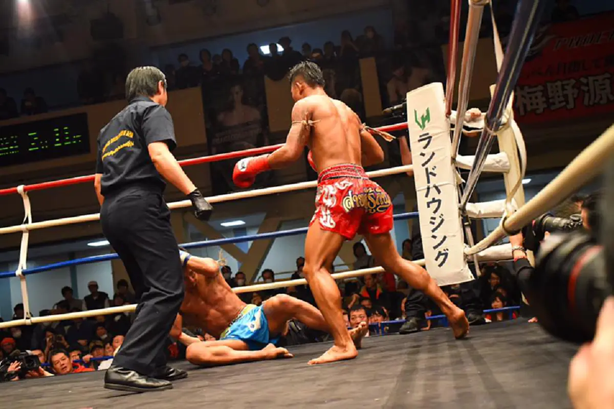 "ยำใหญ่ สุดโหด"..โยนผ้าขาว!! ช็อตเด็ด"กุหลาบดำ" ประเคนอาวุธ..จัดหนัก น็อค"มวยยุ่น"สะใจ!! คว้าเเชมป์กลับเมืองไทยยิ่งใหญ่(คลิปไฮไลต์การชก)