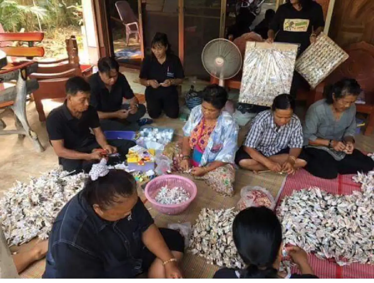 เรื่องดีๆที่ควรแชร์ !!! แม้ไม่ถูกรางวัลใหญ่ แต่สิ่งที่ได้กลับมาคือ "บุญ" และ "สุขทางใจ" !!! #ลอตเตอรี่เก่าสร้างอาชีพคนพิการ