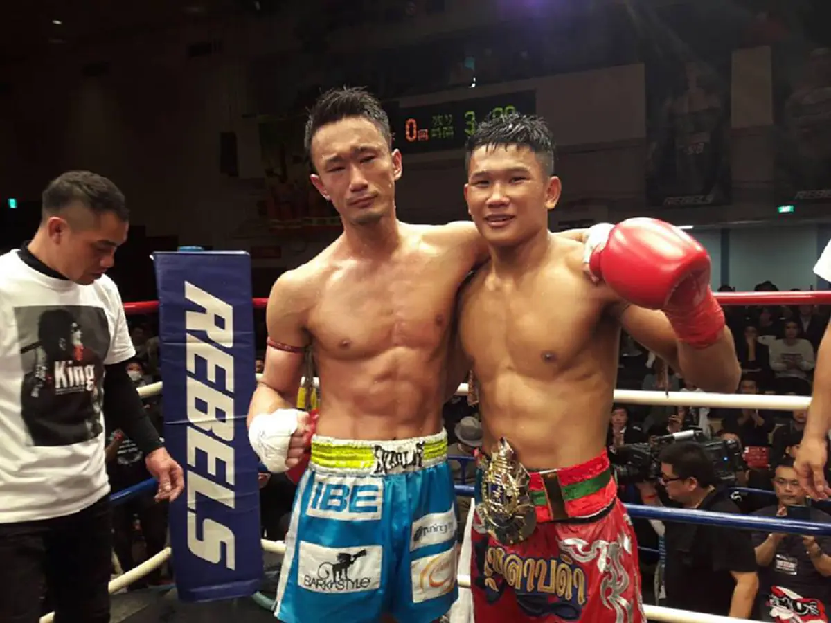 "ยำใหญ่ สุดโหด"..โยนผ้าขาว!! ช็อตเด็ด"กุหลาบดำ" ประเคนอาวุธ..จัดหนัก น็อค"มวยยุ่น"สะใจ!! คว้าเเชมป์กลับเมืองไทยยิ่งใหญ่(คลิปไฮไลต์การชก)