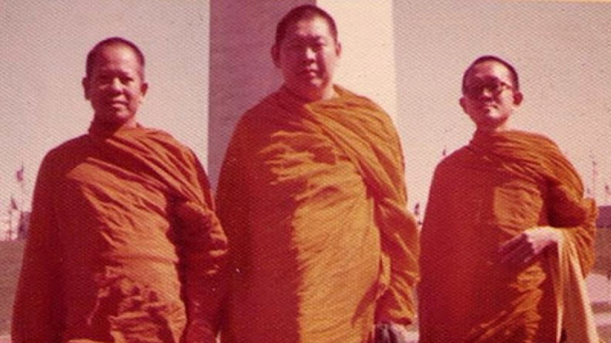 รู้กันยัง!... ทำไมพระวัดพระธรรมกายจึงห่มดอง? ”สิริอัญญา“ ไขข้อสงสัยไว้ให้ (เชิญอ่าน)