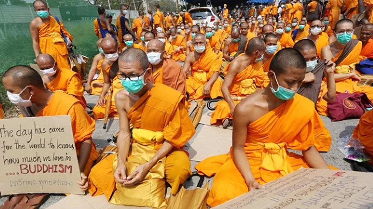 รู้กันยัง!... ทำไมพระวัดพระธรรมกายจึงห่มดอง? ”สิริอัญญา“ ไขข้อสงสัยไว้ให้ (เชิญอ่าน)