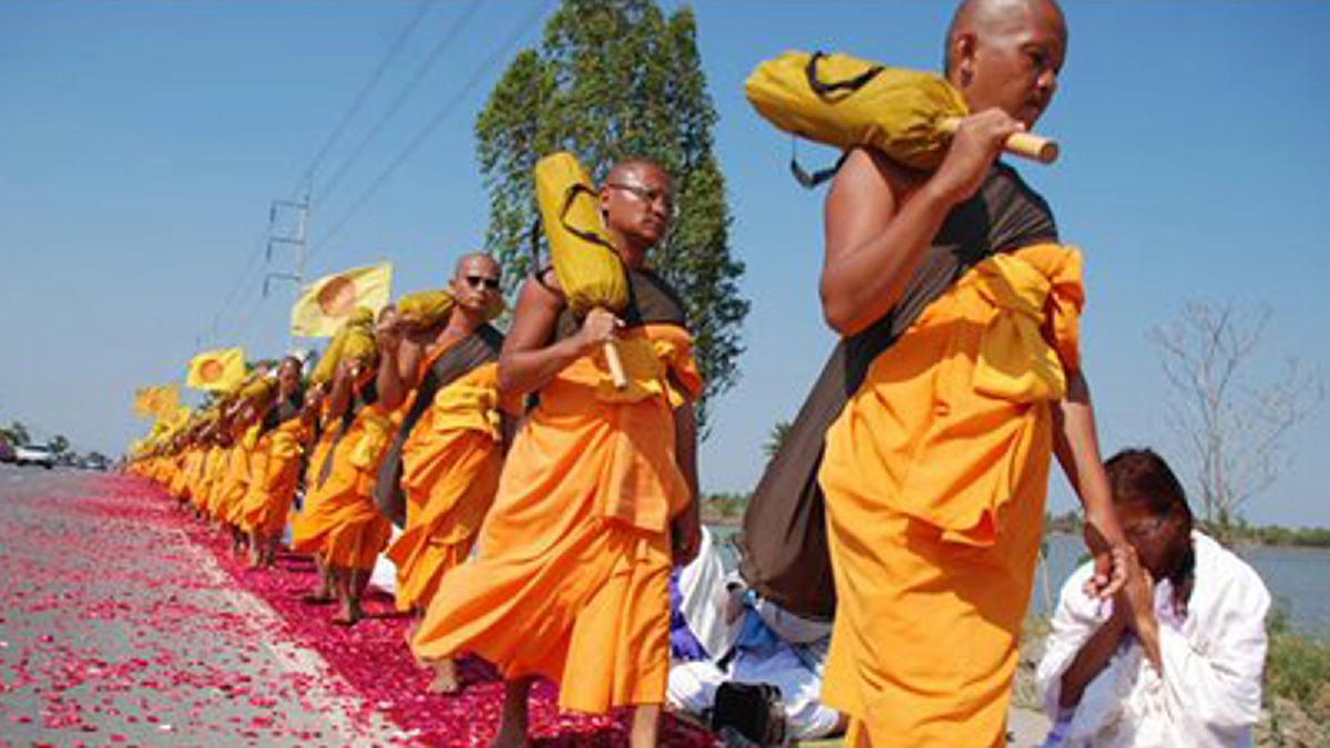 รู้กันยัง!... ทำไมพระวัดพระธรรมกายจึงห่มดอง? ”สิริอัญญา“ ไขข้อสงสัยไว้ให้ (เชิญอ่าน)