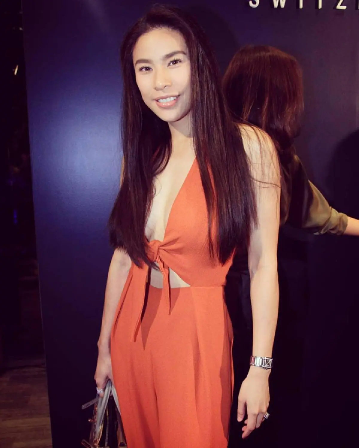 แซ่บทะลุทะลวง!!! ส่องภาพ "ดาราสาวชื่อดัง" กลับมาอวดความเซี๊ยะเต้าทะลัก หลังแต่งงานไม่นาน เผยหน้าอกหน้าใจให้เห็นเต็มๆตา!! (ชมภาพ)