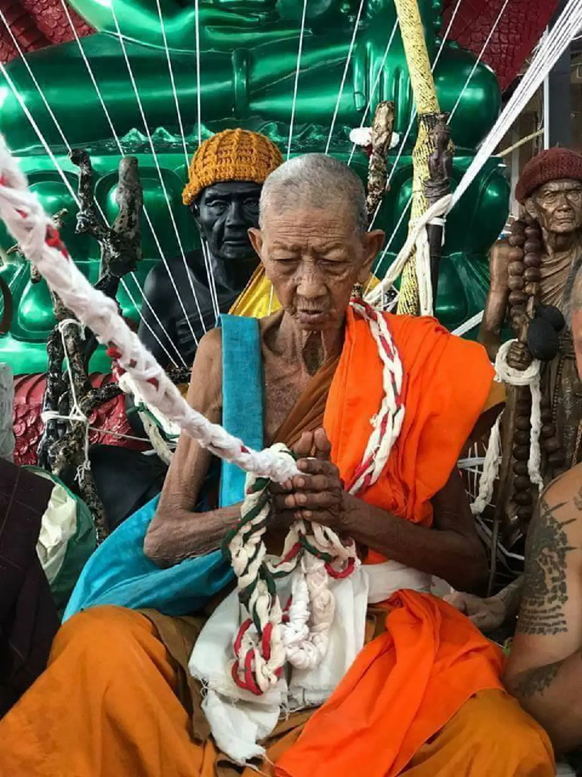 สิ้นแล้ว!! "หลวงปู่ข้าวแห้ง" วัดตาปันศรัทธาธรรม เกจิดังเมืองสุรินทร์ ศิษย์ "หลวงปู่สรวง" เผย..เขียนเลขก่อนมรณภาพ คอหวยพากันแห่ตีเลขเด็ด !!!