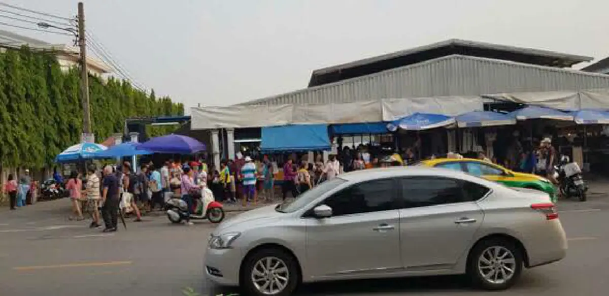 หาได้แคร์ไม่....พีคโคตรๆ !! เพจดังแฉภาพ "ตลาดหน้าบ้าน2ป้า" ล่าสุดยังเปิดขายตามปกติ!?