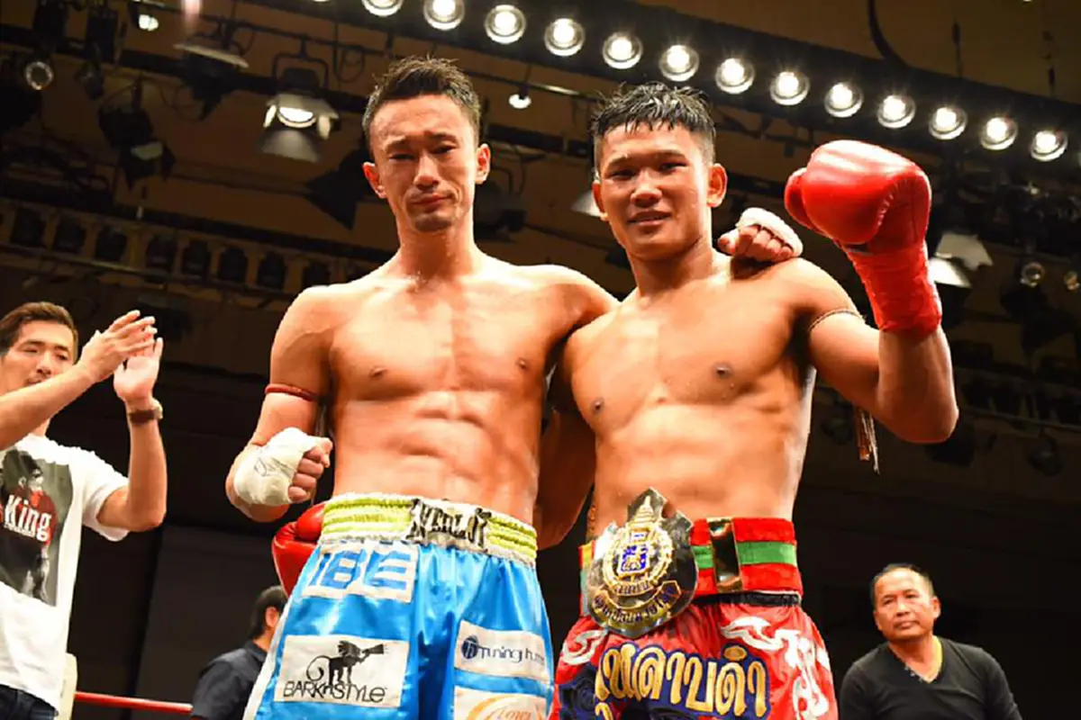 "ยำใหญ่ สุดโหด"..โยนผ้าขาว!! ช็อตเด็ด"กุหลาบดำ" ประเคนอาวุธ..จัดหนัก น็อค"มวยยุ่น"สะใจ!! คว้าเเชมป์กลับเมืองไทยยิ่งใหญ่(คลิปไฮไลต์การชก)