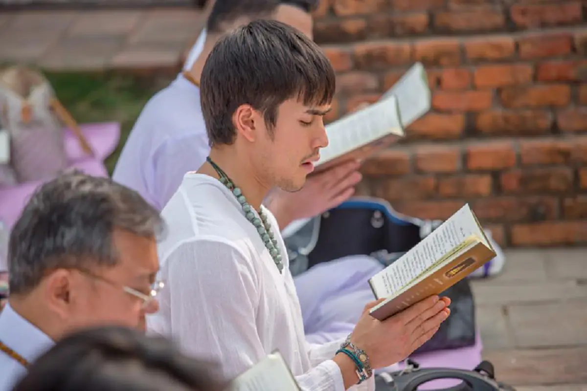 ณเดชน์ คูกิมิยะ พระเอกชื่อดัง และคุณแม่ กราบสักการะบูชาลุมพินีวัน สถานที่ประสูติขององค์สมเด็จพระสัมมาสัมพุทธเจ้า ณ ประเทศเนปาล (ชมภาพ)