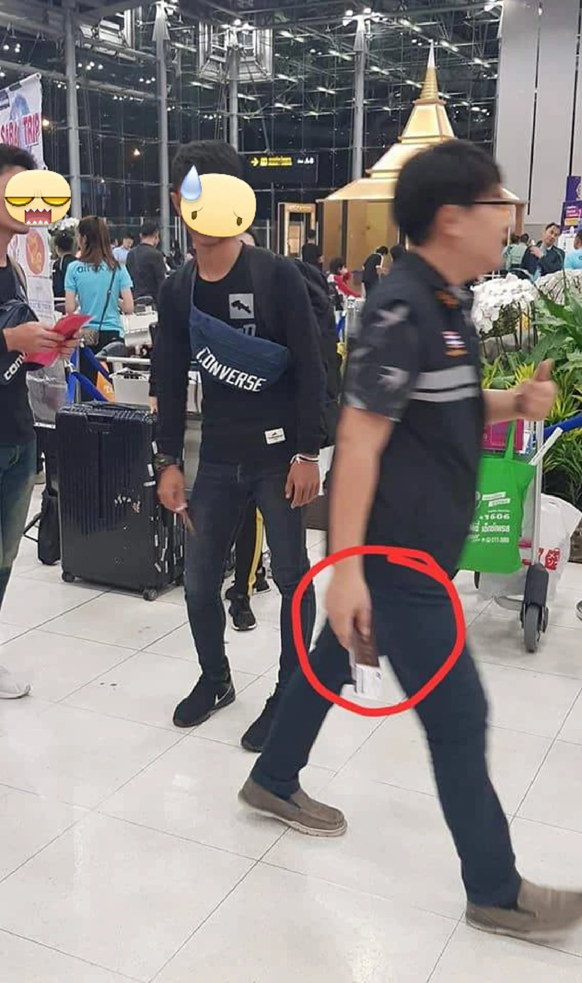 สกัดจับตั้งแต่ต้นทาง..!! แฉภาพ เจ้าหน้าที่ไทย เข้ม!! ยึดพาสปอร์ต คนเตรียมโดดทัวร์ไปขายแรงที่เกาหลี..!!??