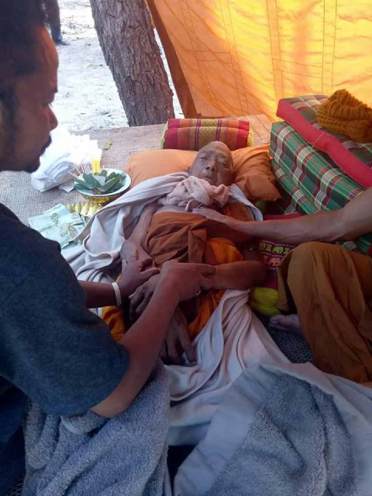 สิ้นแล้ว!! "หลวงปู่ข้าวแห้ง" วัดตาปันศรัทธาธรรม เกจิดังเมืองสุรินทร์ ศิษย์ "หลวงปู่สรวง" เผย..เขียนเลขก่อนมรณภาพ คอหวยพากันแห่ตีเลขเด็ด !!!