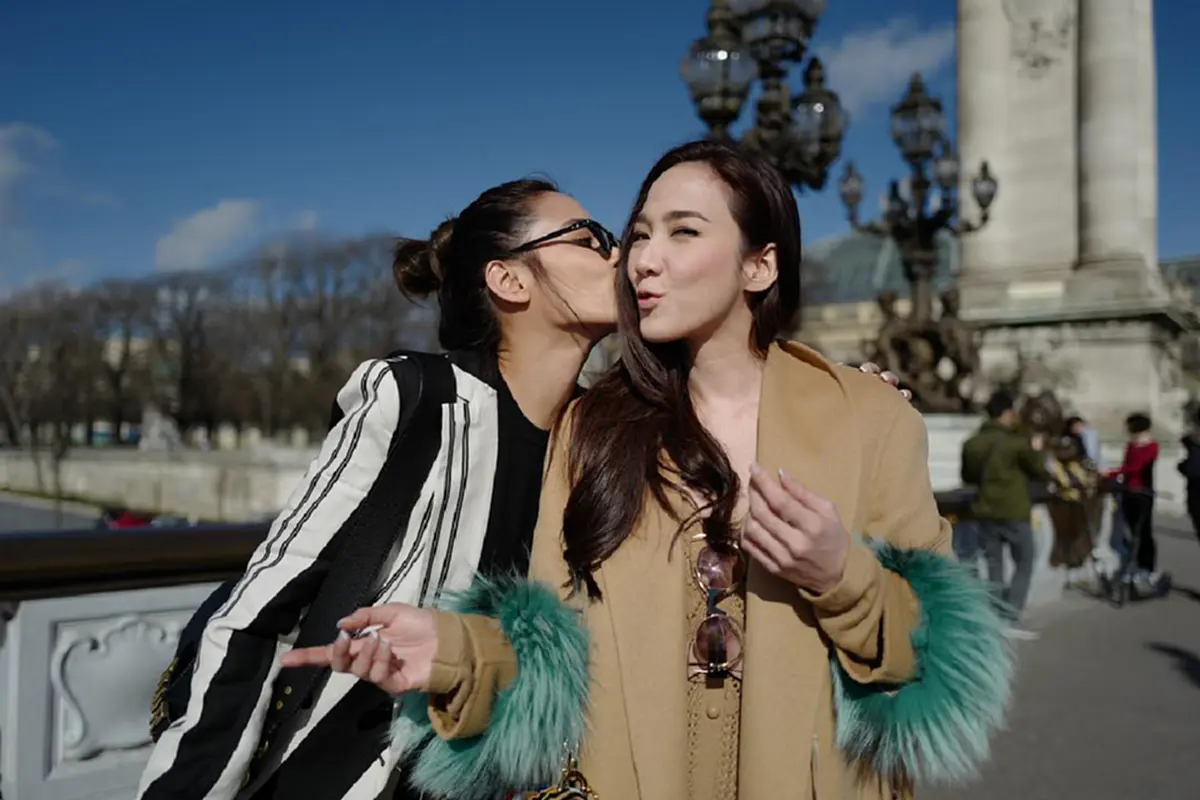 ตั้งตัวแทบไม่ทัน! เปิดวินาทีที่ "ปุ๊กลุก ฝนทิพย์" ถือพวงมาลัยมาไหว้ "อั้ม พัชราภา" เนื่องในวันเกิด! (ชมคลิป)