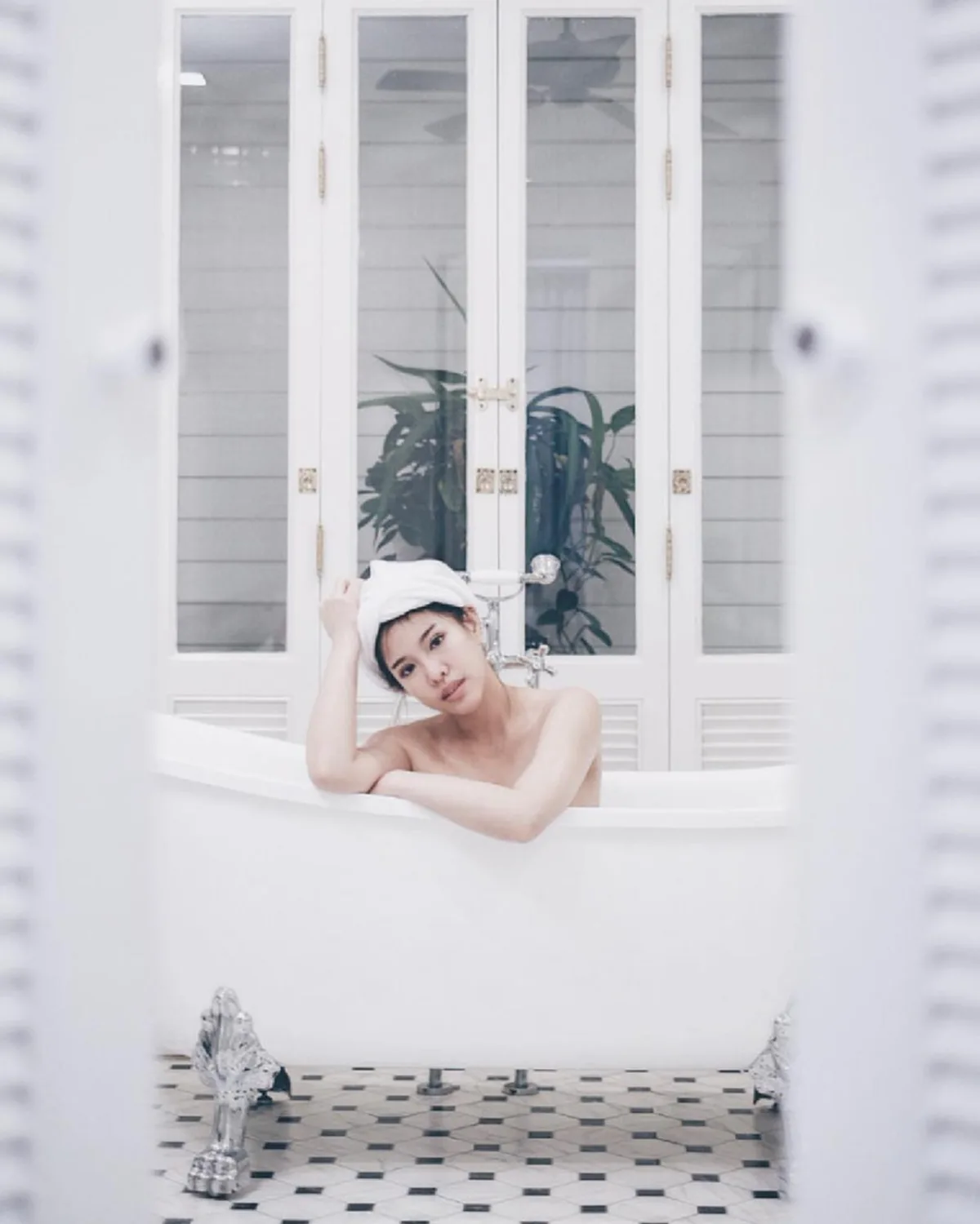 ลืมกันไปหรือยัง!!! สุดฮือฮาเปิดภาพล่าสุด "อดีตนักร้องวงร็อคชื่อดัง" เมื่อกาลผ่านไป กลายเป็นสาวสวยสุดเซ็กซี่ ผิวขาวหุ่นเซี๊ยะมาก!!? (ชมภาพ)