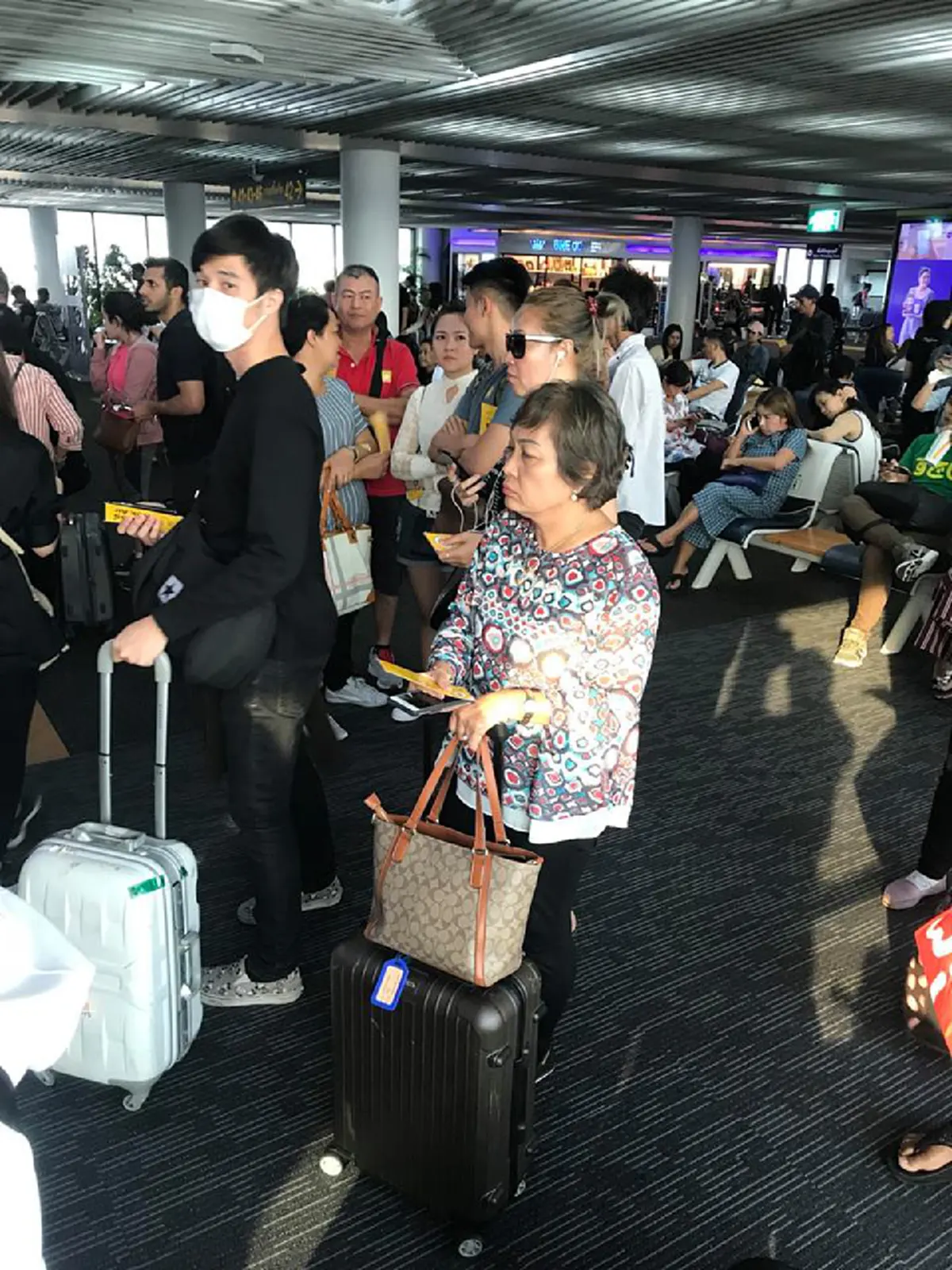 บ่นด่าก็เท่านั้น!!สายการบินดังงามไส้อีกแล้ว ผดส.โวยลั่นจากดอนเมืองไปอุดรฯใช้เวลาครึ่งวัน ดูสภาพแต่ละคนจะรู้ว่าเดือดแค่ไหน!??