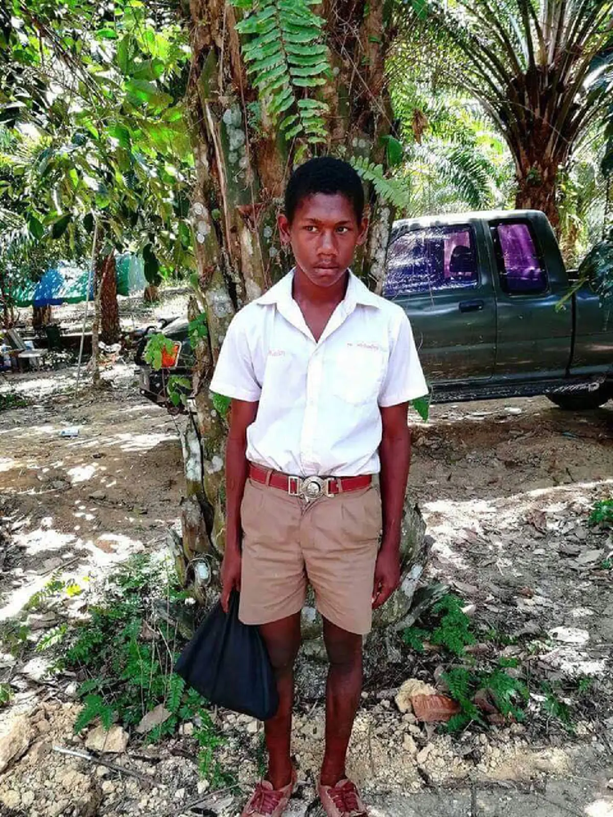 โลกโซเชียลแห่ชื่นชม !! "เด็กชายเผ่าซาไก" ตัวดำสุดเก่ง ตั้งใจเรียนได้เกรด 4 ทุกวิชา "ชาวเน็ต"แห่คอมเมนท์กันสนั่น !! (ชมภาพ)