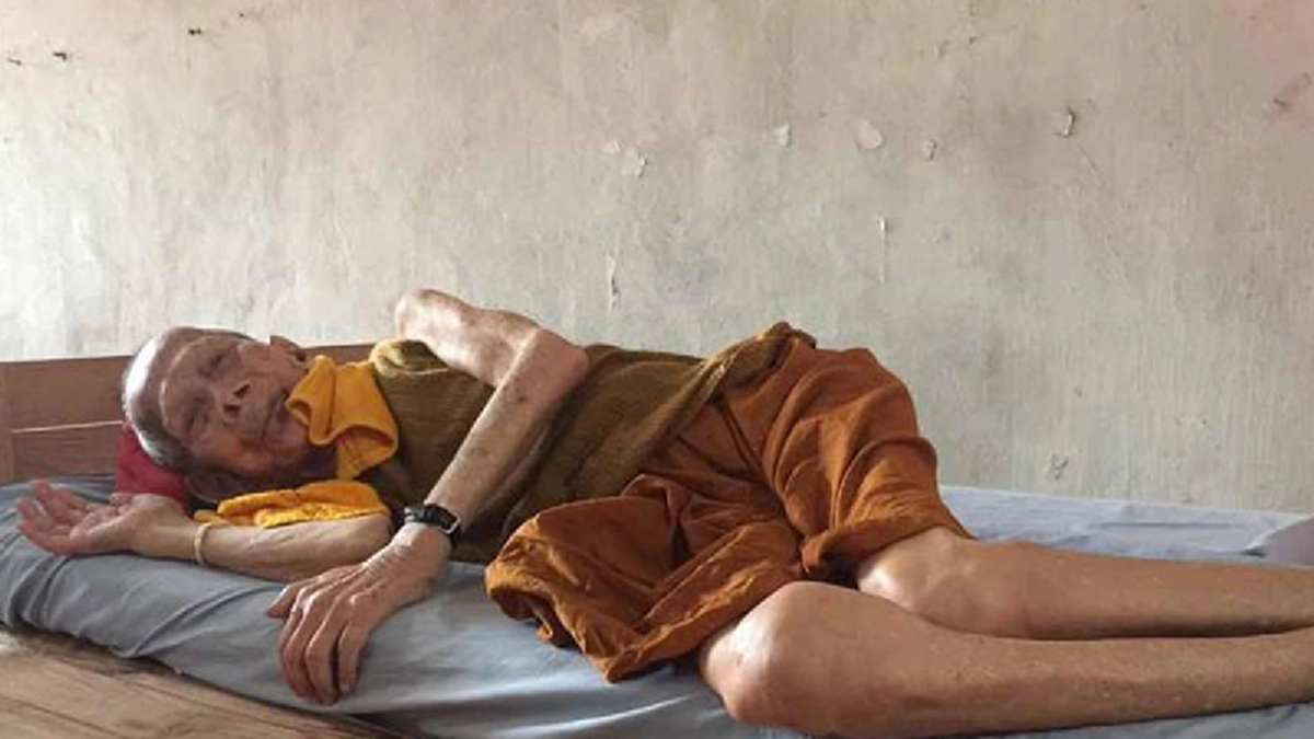 หลวงปู่บุญตา  อริยสงฆ์ผู้มีอดีตชาติเป็นช้าง ปัจจุบันคือ “ศิษย์สายตรง” หลวงปู่เสาร์หลวงปู่มั่นที่มี “อายุและพรรษามากที่สุดในปัจจุบัน”