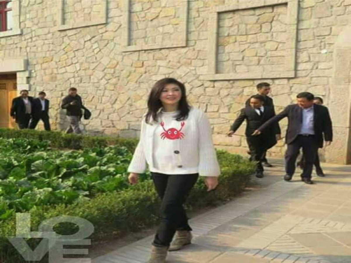 ว่อนเน็ต !!! ภาพตัดต่อ "ยิ่งลักษณ์" โผล่ที่ดูไบ! มี "ทักษิณ" ด้วย บอดี้การ์ดตามพรึบ