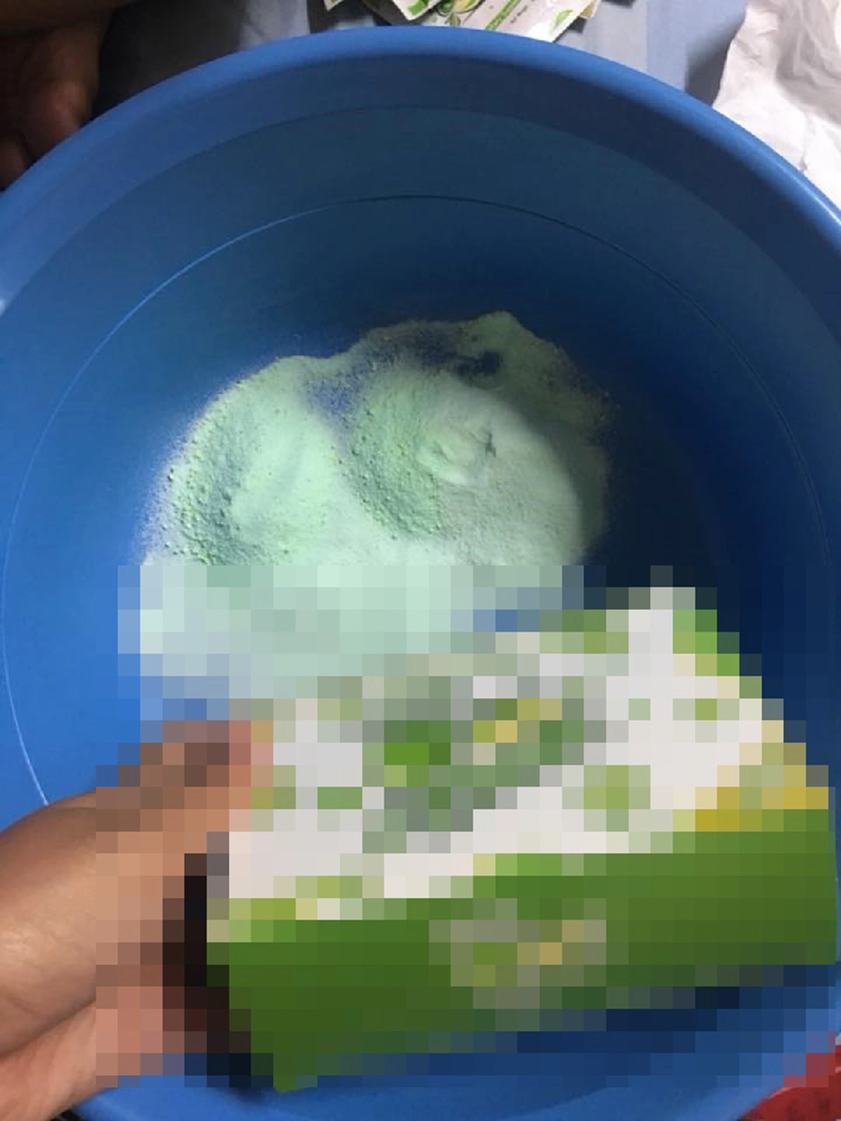 สยองสุดๆ!! สาวอัดคลิปแฉ "ยาลดความอ้วนดัง" ผงคนละสี แถมละลายน้ำสีเขียวปี๋ติดมือ เห็นแล้วขนลุก...กระเพาะกรูจะพังไหม!??? (มีคลิป)