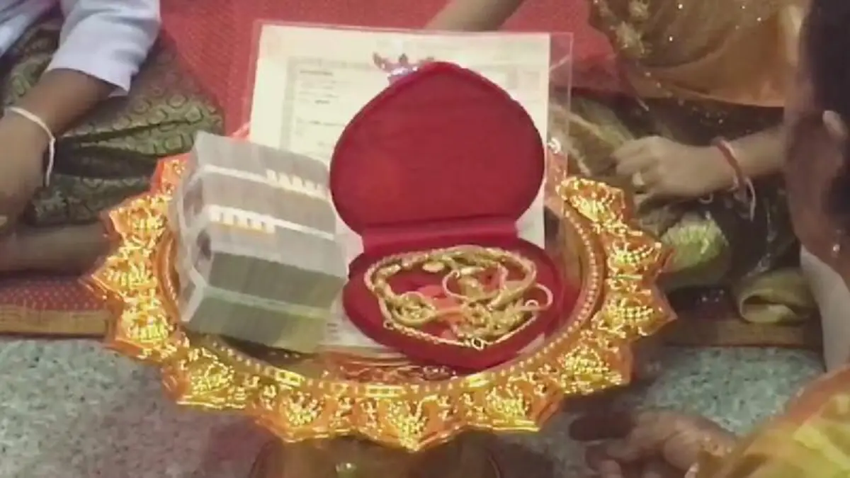 โซเชียลแชร์กระหึ่ม !! เปิดธุรกิจใหม่ ให้"เช่าสินสอด" จะเอาเงินสดๆ 10 ล้าน ทอง 100 บาท หรือรถหรู ก็มีพร้อมให้เช่า !! (รายละเอียด)