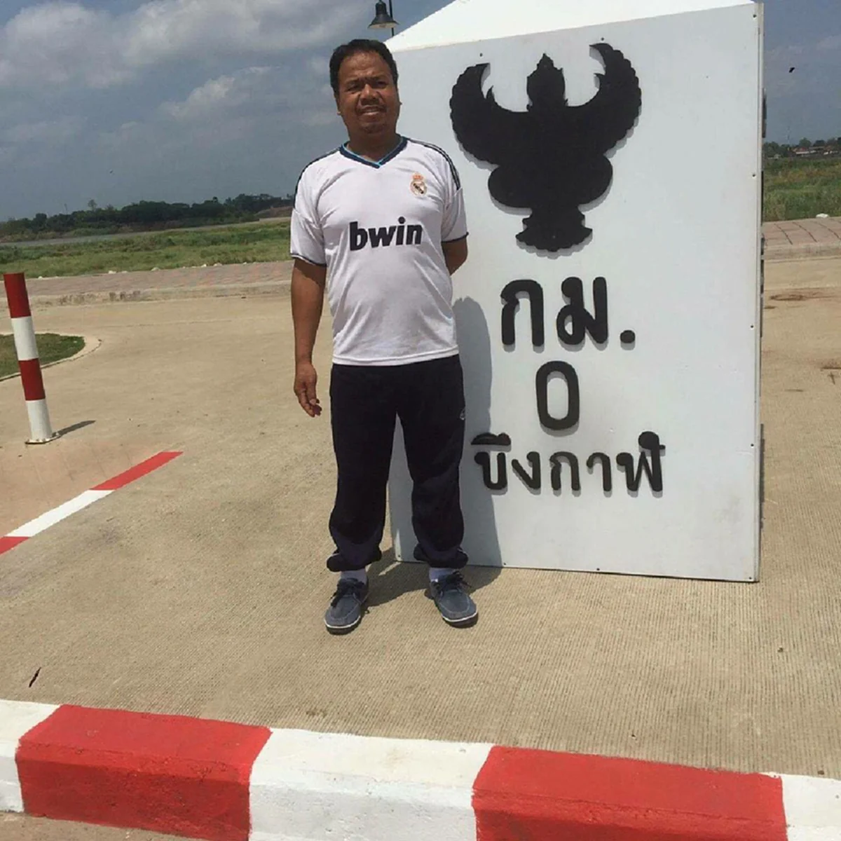 #ไม่เคยลืมกำพืด!! เมื่อ “นักร้องชื่อดัง” โพสต์ภาพคุณพ่อ สัญญาจะแบ่งเบาภาระ แม้จะมีชื่อเสียงโด่งดัง แต่ยังใช้ชีวิตติดดิน !! (ชมคลิป)