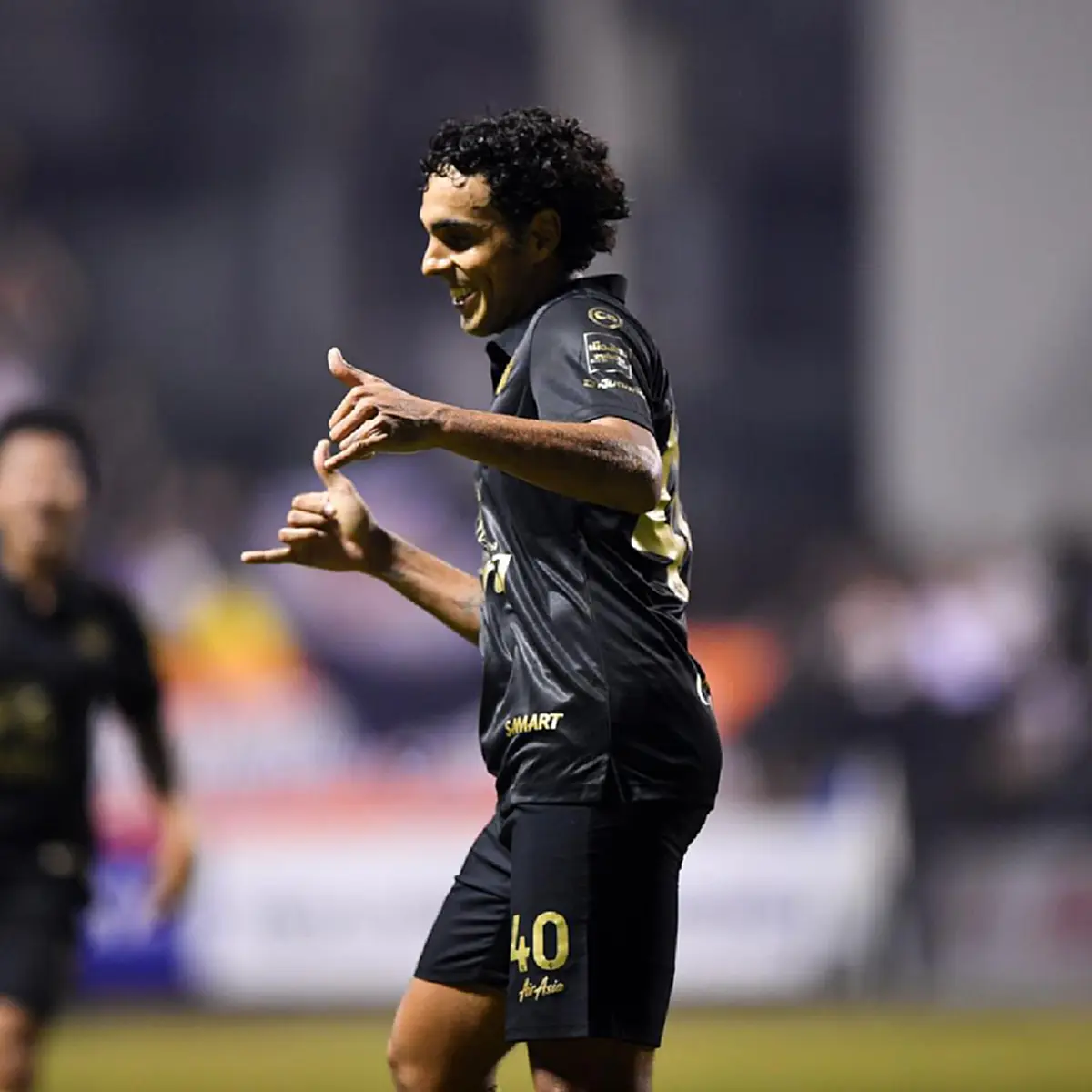 ข้าคือตำนาน!! "ดิโอโก้" ระเบิดฟอร์มเหมาเเฮตทริก..จารึกประวัติศาสตร์ซัด 100ตุง คนเเรกให้ "ปราสาทสายฟ้า" (ชมคลิป)