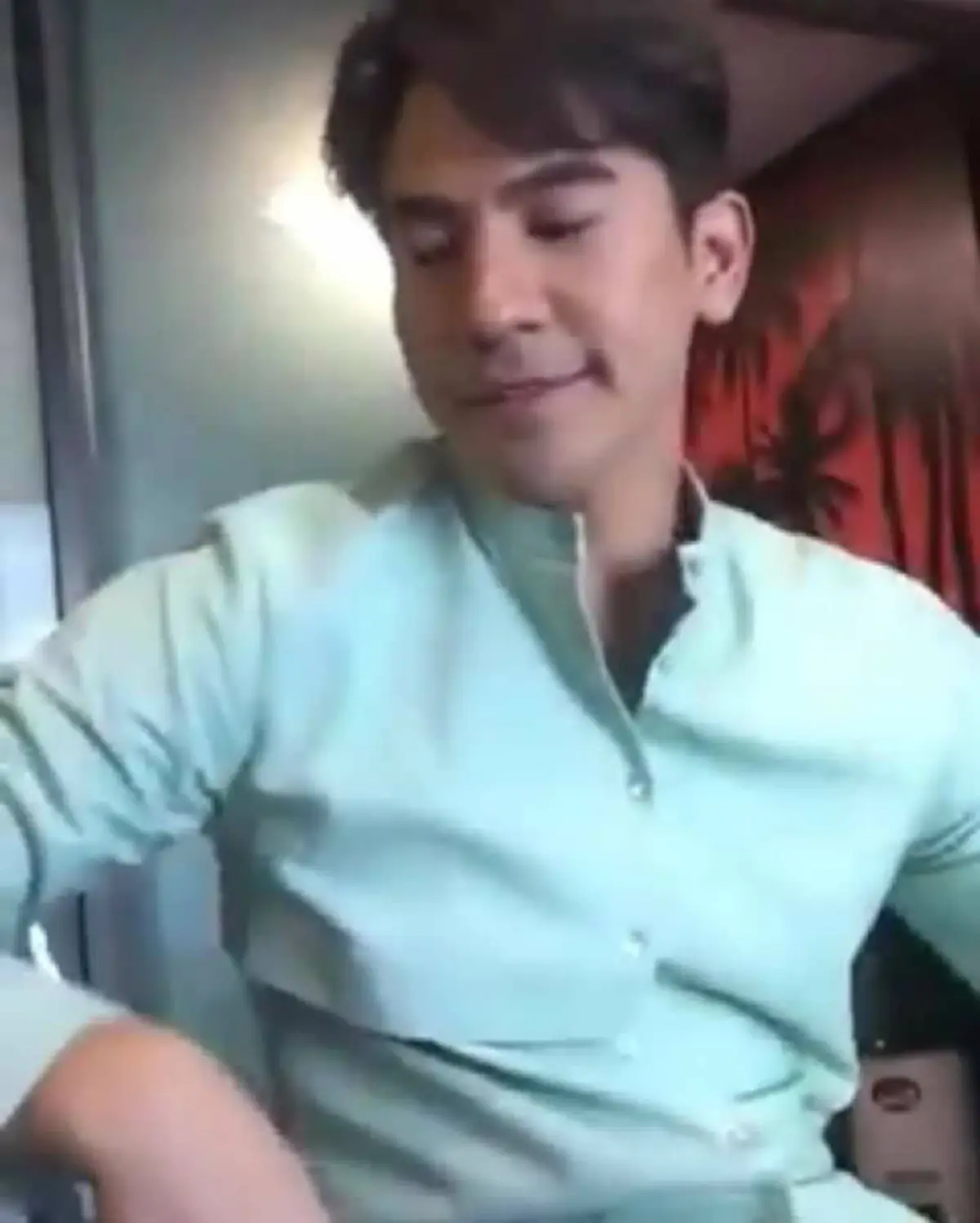 ฟังวนไป!! พี่หมื่นโป๊ป ธนวรรธน์ Cover เพลงฮิตอ้อนแฟนคลับ เสียงเพราะไม่แพ้ต้นฉบับ (คลิป)