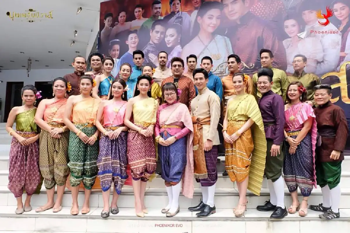 รู้แล้วจะหนาว!!! เปิดอาชีพในชีวิตจริง "อีทองใบ" บ่าวแห่ง "บุพเพสันนิวาส" นอกจอดีกรีไม่ธรรมดา ยกมือไหว้แทบไม่ทัน (มีคลิป)