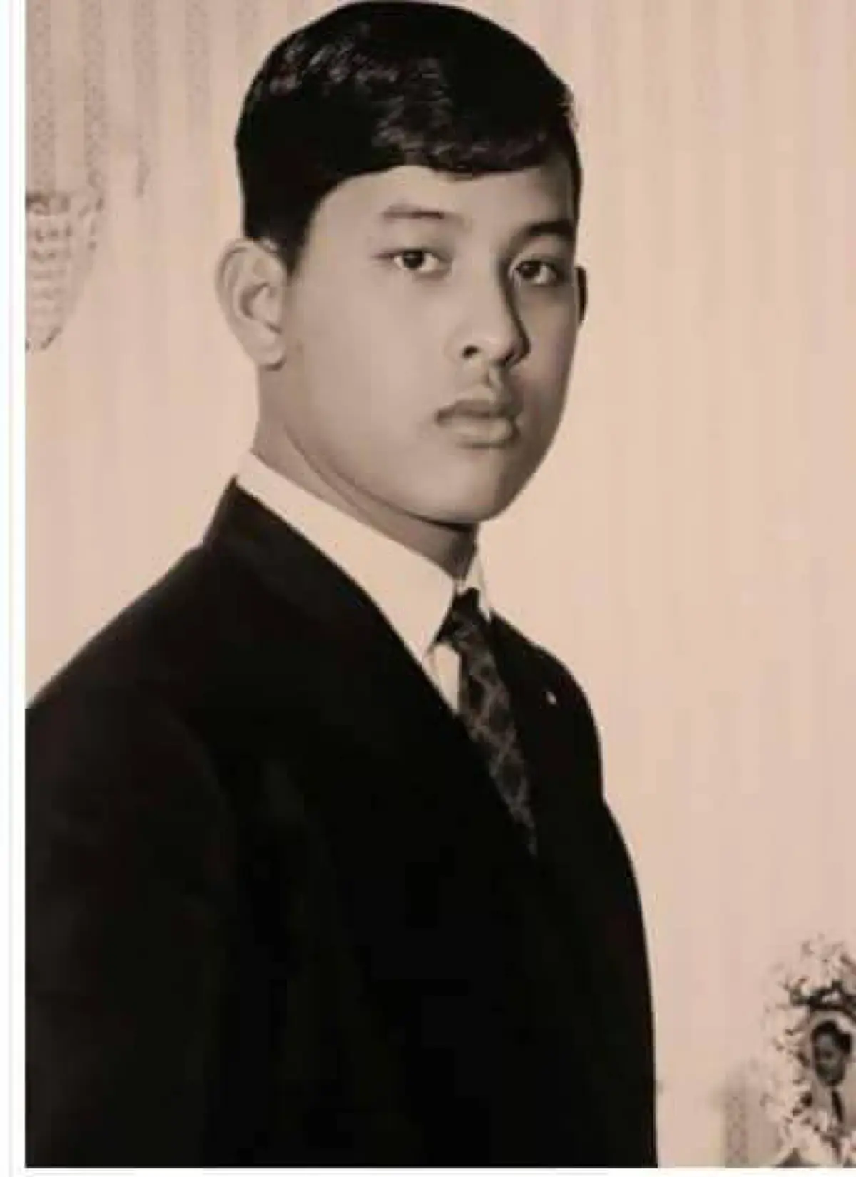 น้อมรำลึกองค์อัครศิลปิน เผยภาพถ่ายฝีพระหัตถ์ในหลวง ร.๙ ทรงถ่ายภาพในหลวง ร.๑๐ ทรงคมสมเด็จย่า