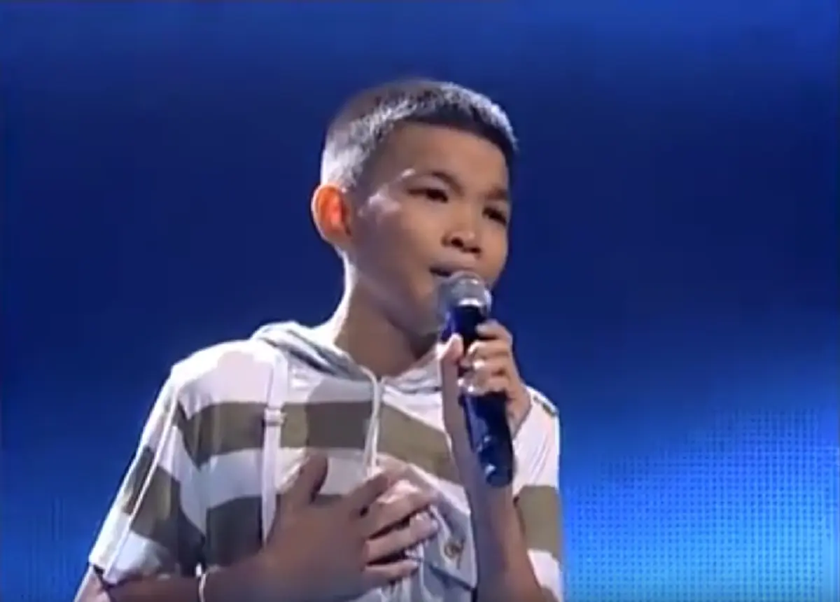 ยังจำได้ไหม !!! "ต๊ะ เดอะวอยซ์" ล่าสุดโตเป็นหนุ่มแล้ว หล่อมากเวอร์! ลบภาพหนูน้อยในวันนั้นไปเลย !? (ชมภาพ)