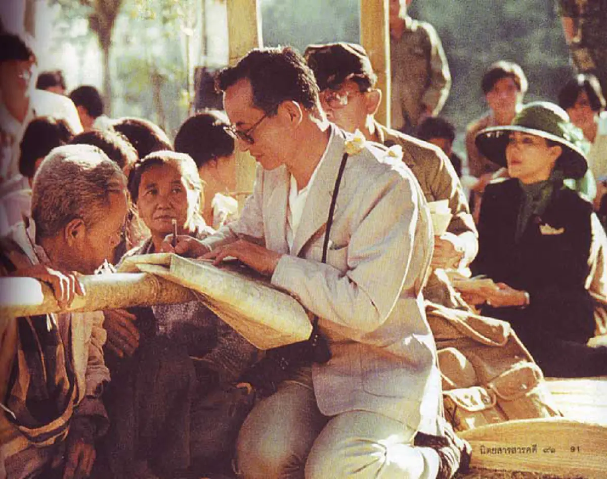 ย้อนฟังพระสุรเสียงในหลวงร.9 ให้สัมภาษณ์บีบีซีไทยถึงเรื่องของความเป็นกษัตริย์และพระราชภาระที่มีต่อพสกนิกรชาวไทยน้ำตาไหลทั้งแผ่นดิน (คลิป)