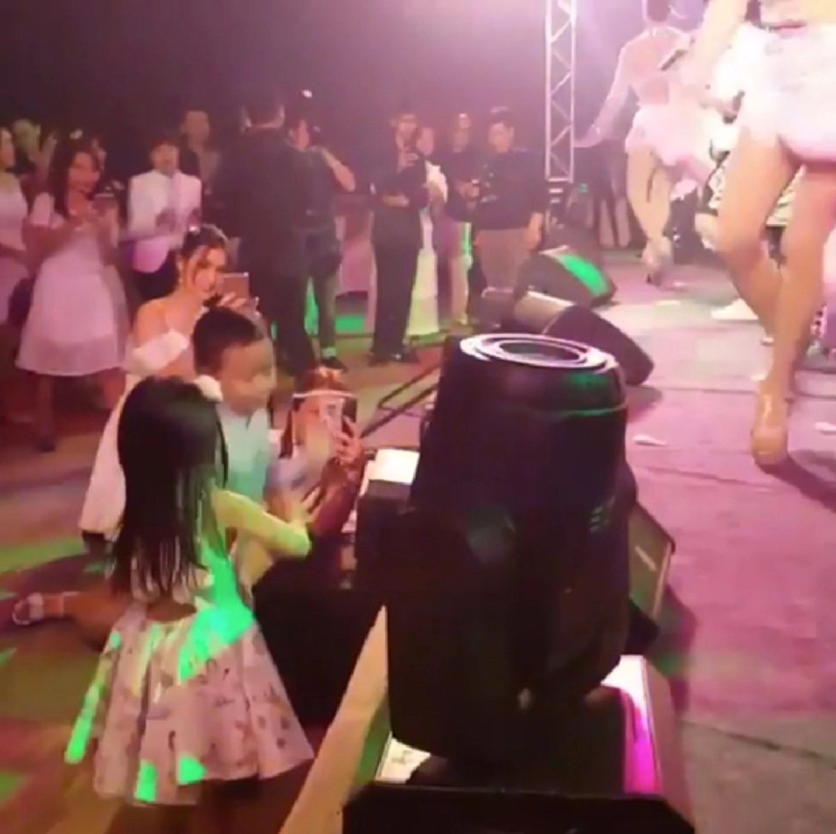 พี่ได้ทุกแนว!! "แม่โบว์" เผยคลิป "น้องมะลิ" เต้นเพลงจังหวะ 3 ช่า บอกเลยมันส์กว่าแดนเซอร์อีก