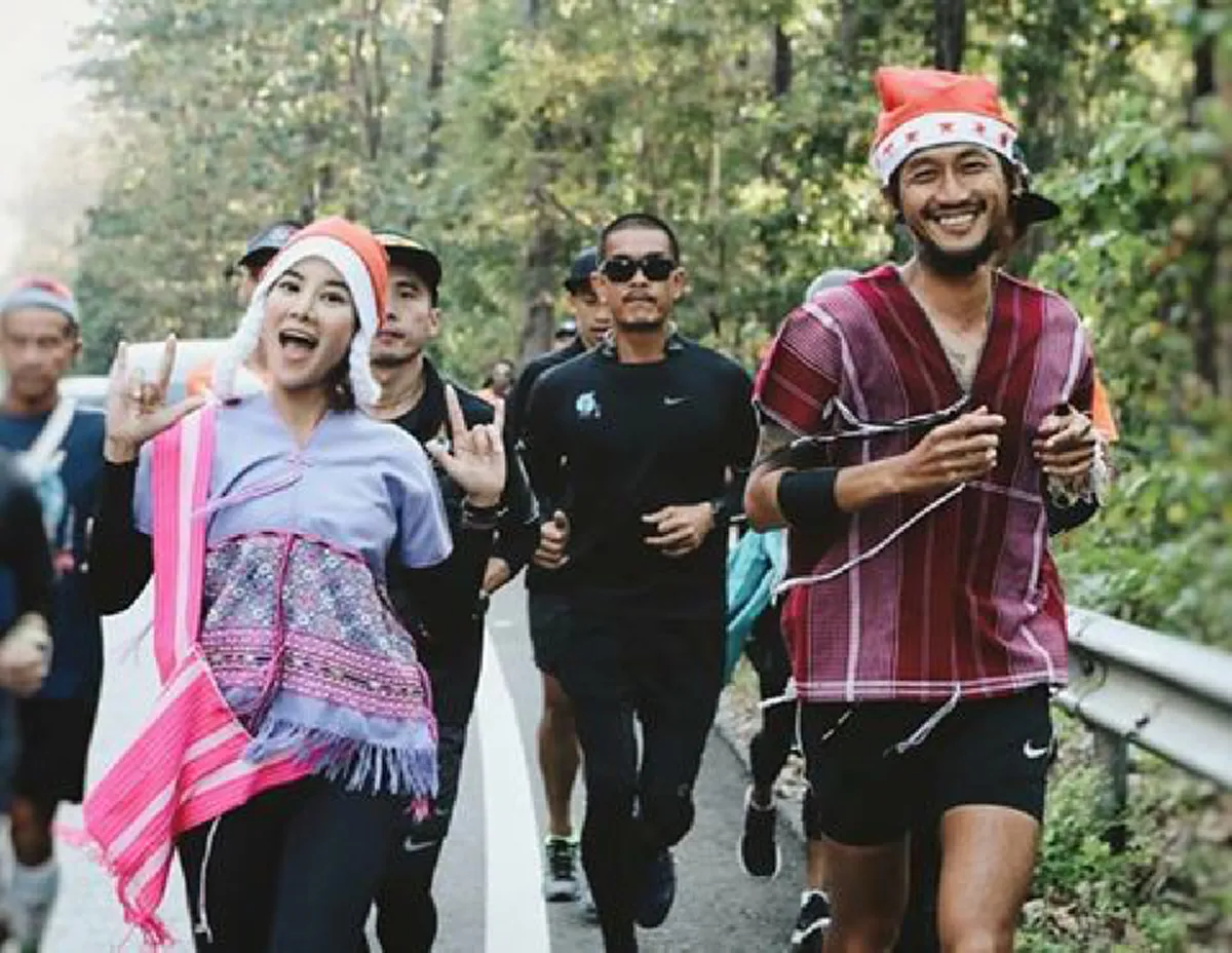 ฉีกทุกตำรา!! "โค้ชเป้ง" เผยเบื้องหลังขณะวิ่งร่วมคณะ "ตูน บอดี้สแลม" ยิ่งเห็นตารางวิ่งแทบทรุด "เฮียเราทำทุกอย่างที่ทำให้ตัวเองลำบาก"