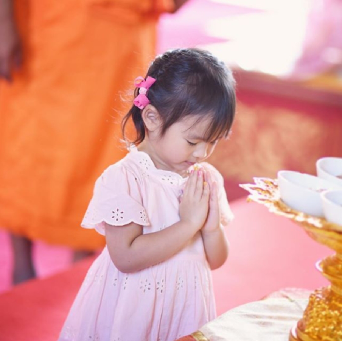 สวยทั้งคุณแม่คุณลูก!! "แอฟ" พา "น้องปีใหม่" ทำบุญเลี้ยงพระ ในวันเกิดครบ 3 ขวบ พร้อมขอบคุณทุกคำอวยพรของทุกท่าน #น่าเอ็นดู