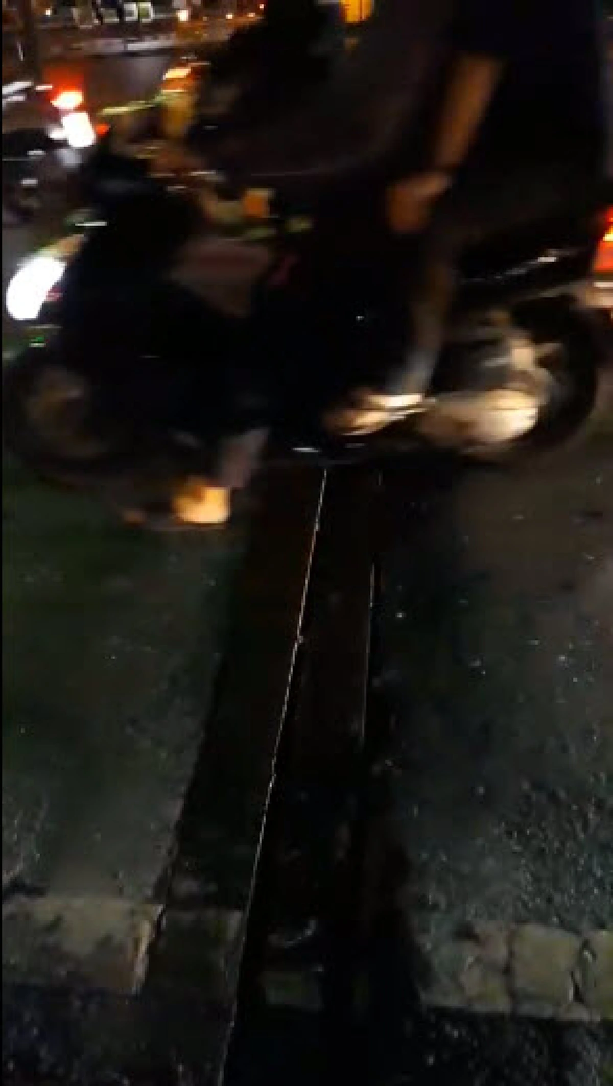 หรือไม่มีงบ บอกได้!! ขับรถขึ้นสะพานพระปิ่นเกล้าเจอเสียงดังอย่าตกใจ หนุ่มอัดคลิปแฉปชช.เดือดร้อนแจ้งเรื่อง 2 เดือนเงียบหายแย่ขนาดไหนฟังเอง