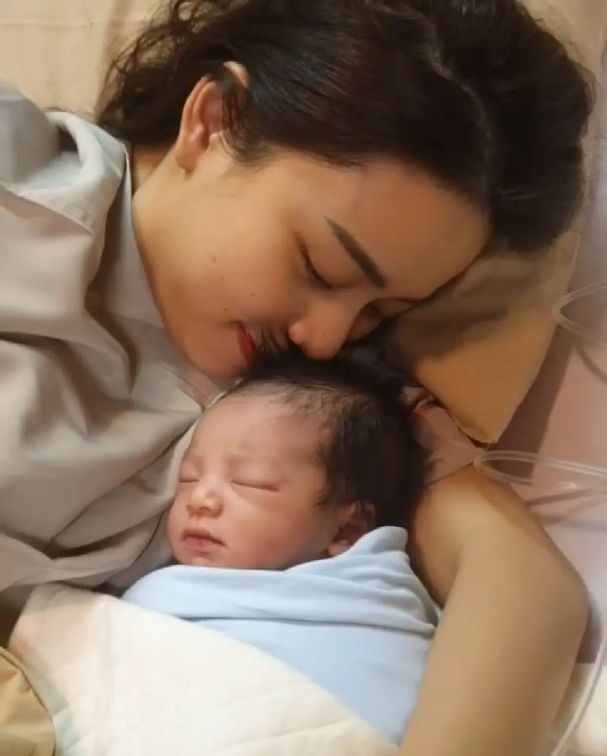 น่าเอ็นดูสุดๆ เปิดคลิป "น้องไทก้า" ลูกชาย "นิวเคลียร์" จมูกโด่งมาแต่ไกล งานนี้พ่อเพชรจ้าเห่อหนักมาก