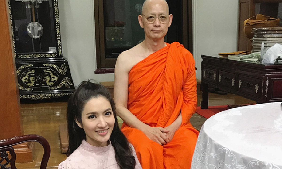 #เชื่อว่าครึ่งประเทศไม่เคยเห็น!! เปิดภาพ "คุณพ่อ" ของ "แอฟ ทักษอร" ที่ล่าสุด เข้าสู่ร่มกาสาวพัสตร์แล้ว (ชมภาพ)