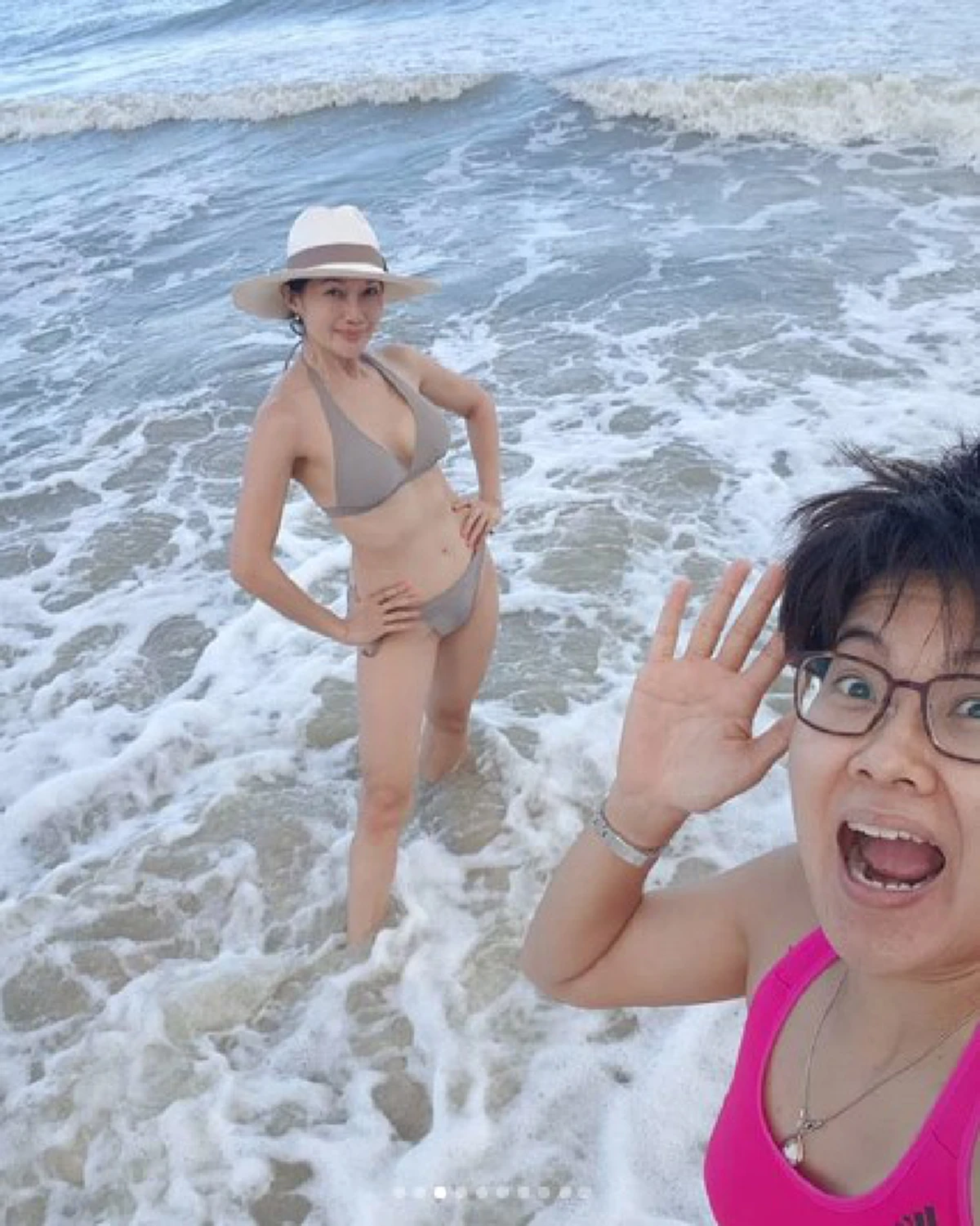 เซ็กซี่ขยี้ใจชาย!!! เปิดภาพล่าสุด "ดี้ ชนาชนา" อวดหุ่นแซบริมชายหาดในวัย 54 กะรัต งานนี้ทำเอาหนุ่มๆจ้องกันตาไม่กระพริบ (ชมคลิป)