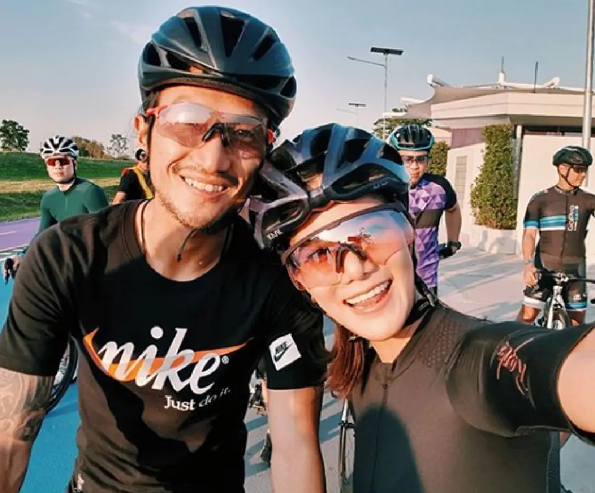 "ก้อย รัชวิน" วิ่งมาราธอนที่มาเก๊า คว้าถ้วยรางวัลได้ลำดับที่ 3