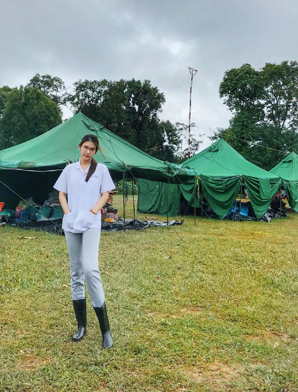 งามหลายๆ!!!ส่องความน่ารัก คุณหมอแนง หมอลาวคนสวยที่โด่งดังในโลกโซเชียล หลังลงพื้นที่ช่วยผู้ประสบภัยเขื่อนแตก!?