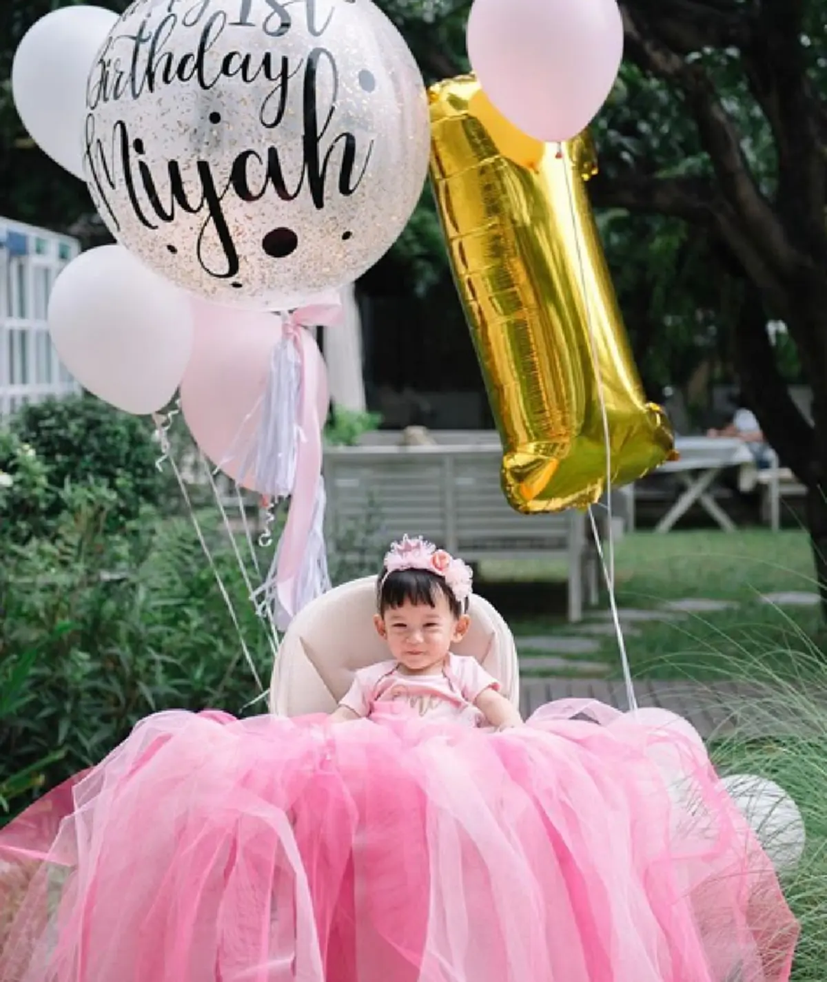 \"น้องมียา\" ลูกสาว \"เติ้ล ตะวัน\" ถึงกับร้องด้วยความตกใจ เมื่อหัดเดินแล้วมือไปถูกกำแพงผิวขรุขระ (คลิป)