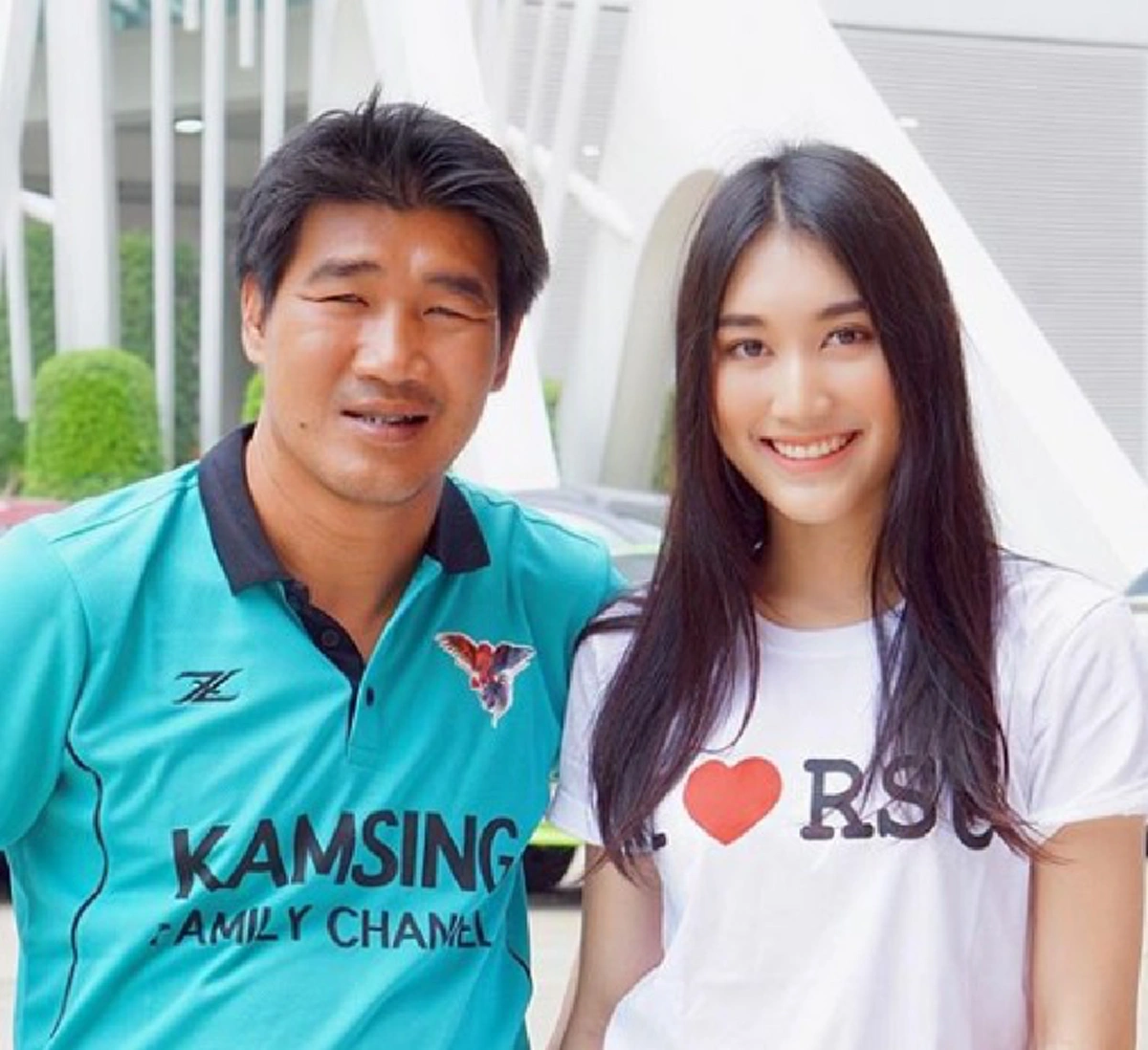 "น้องเบสท์ รักษ์วนีย์" เปิดใจ พร้อมเป็นเสาหลักให้ครอบครัว หลัง สมรักษ์ คำสิงห์ ถูกฟ้องล้มละลาย