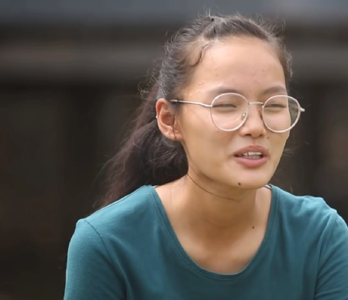 น้องฟิวส์ เด็กสาวม.3ยอดกตัญญู รับจ้างทำงานปั๊มน้ำมัน เเบ่งเบาภาระพ่อเเม่