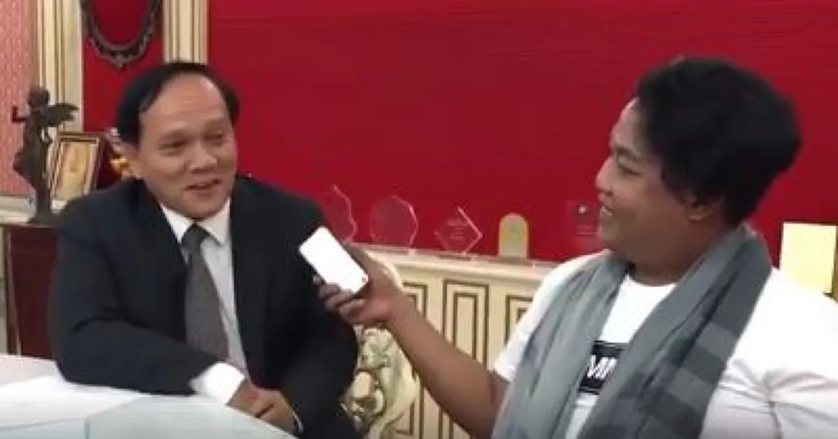 สะเทือนเลื่อนลั่น !!! "อุ๋ย บุดดาเบลส" VS คลิป "ผอ.เขตประเวศ"ตอบคำถามนักข่าว....บอกเลยว่า โดนใจ! (มีคลิป)