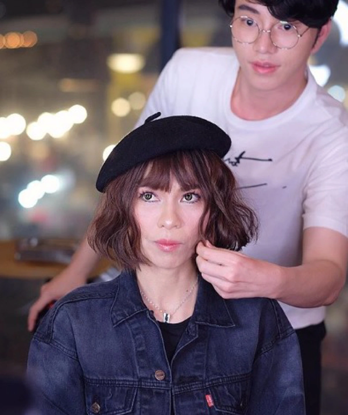 น้องฉัตร สะบัดแปรงแต่งหน้าให้ จินตหรา พูนลาภ สวยอย่างกับสาวเกาหลี (คลิป)