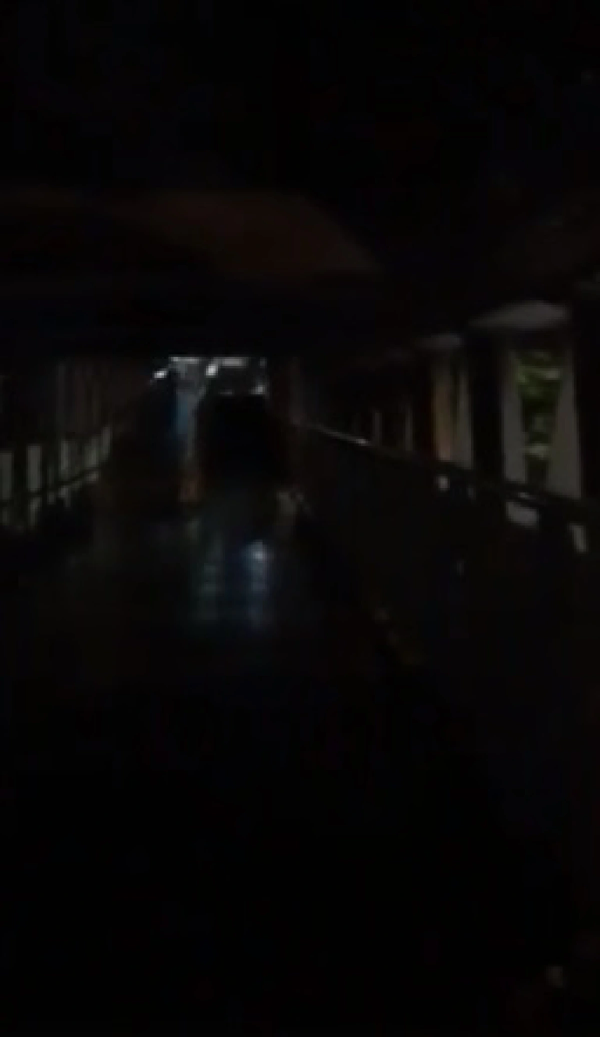 ประชาชนโอดสะพานลอยไฟดับเกือบเดือน หวั่นเกิดอาชญากรรม (คลิป)