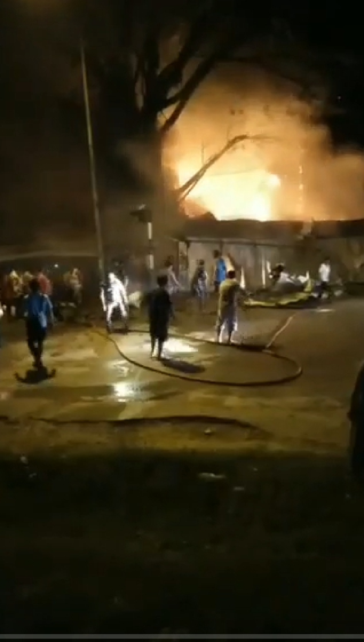 ด่วน ไฟไหม้หน้าตลาดอมก๋อย