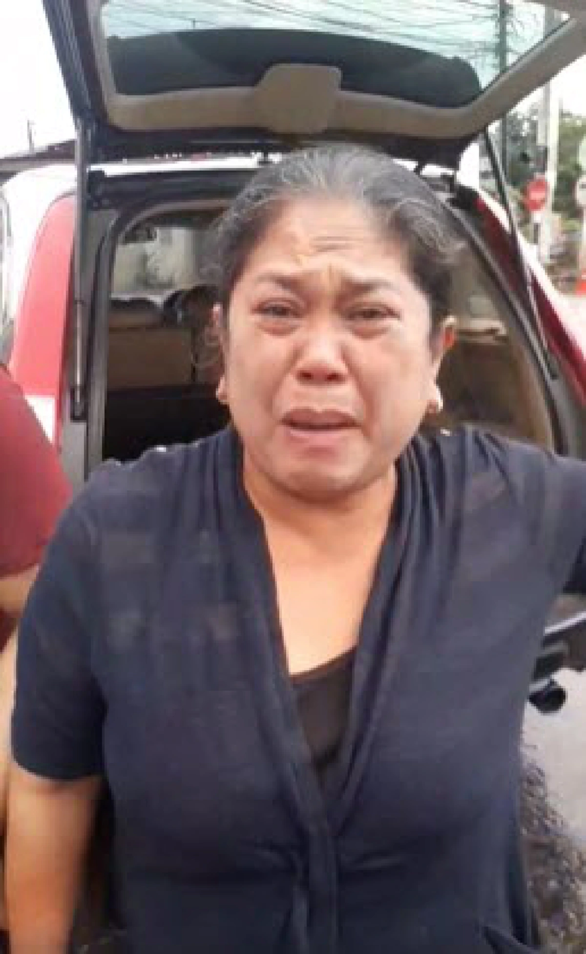 ป้าร่ำไห้น้อยใจ ไม่เคยได้กินข้าวบริจาค-จวกรัฐบาล สุดท้ายโป๊ะแตก